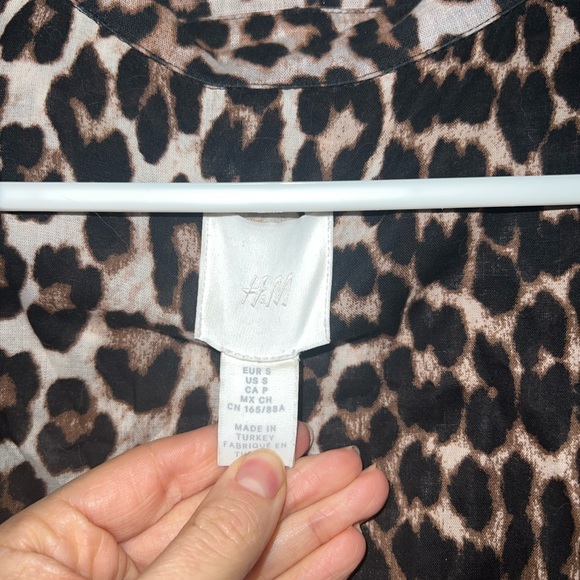 Leopard button up - Picture 3 of 3